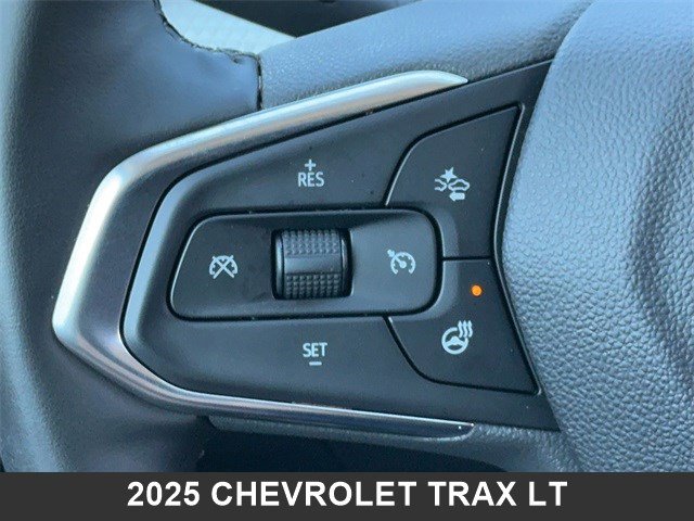 Used 2025 Chevrolet Trax LT w/ LT Convenience Package image 21