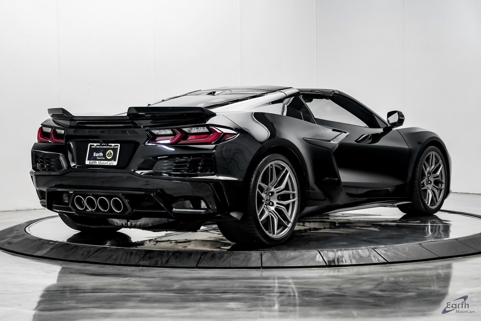 Used 2024 Chevrolet Corvette Z06 RWD image 22