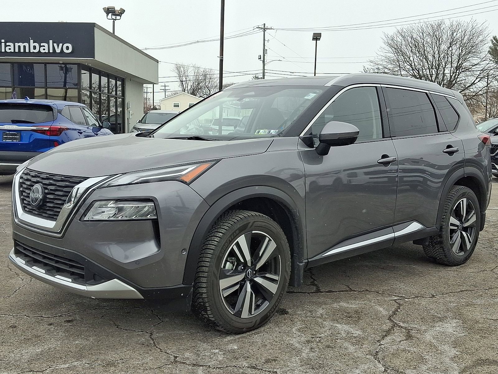 Used 2023 Nissan Rogue Platinum w/ Platinum Premium Package image 3