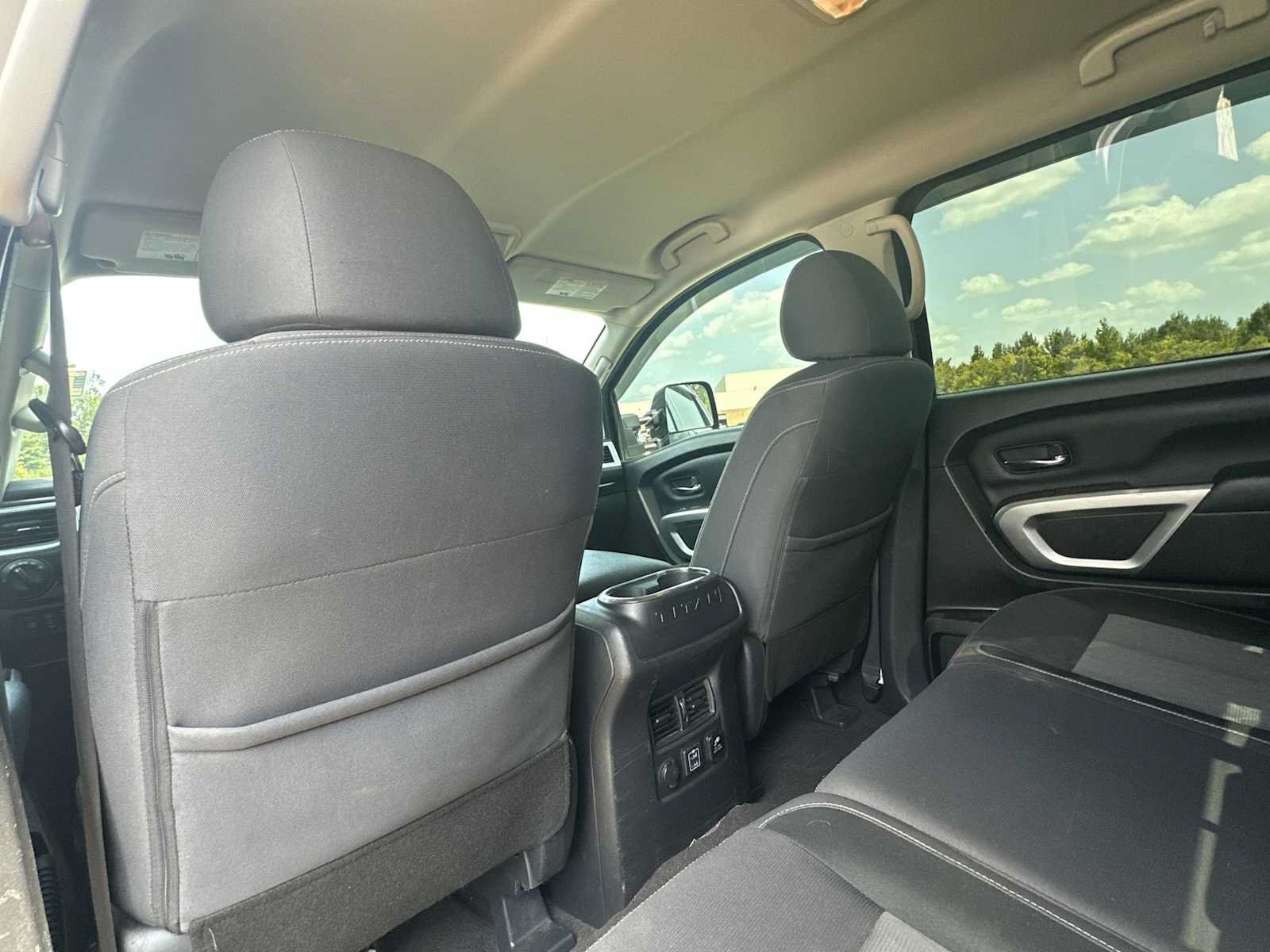 Used 2021 Nissan Titan SV w/ SV Convenience Package RWD image 18