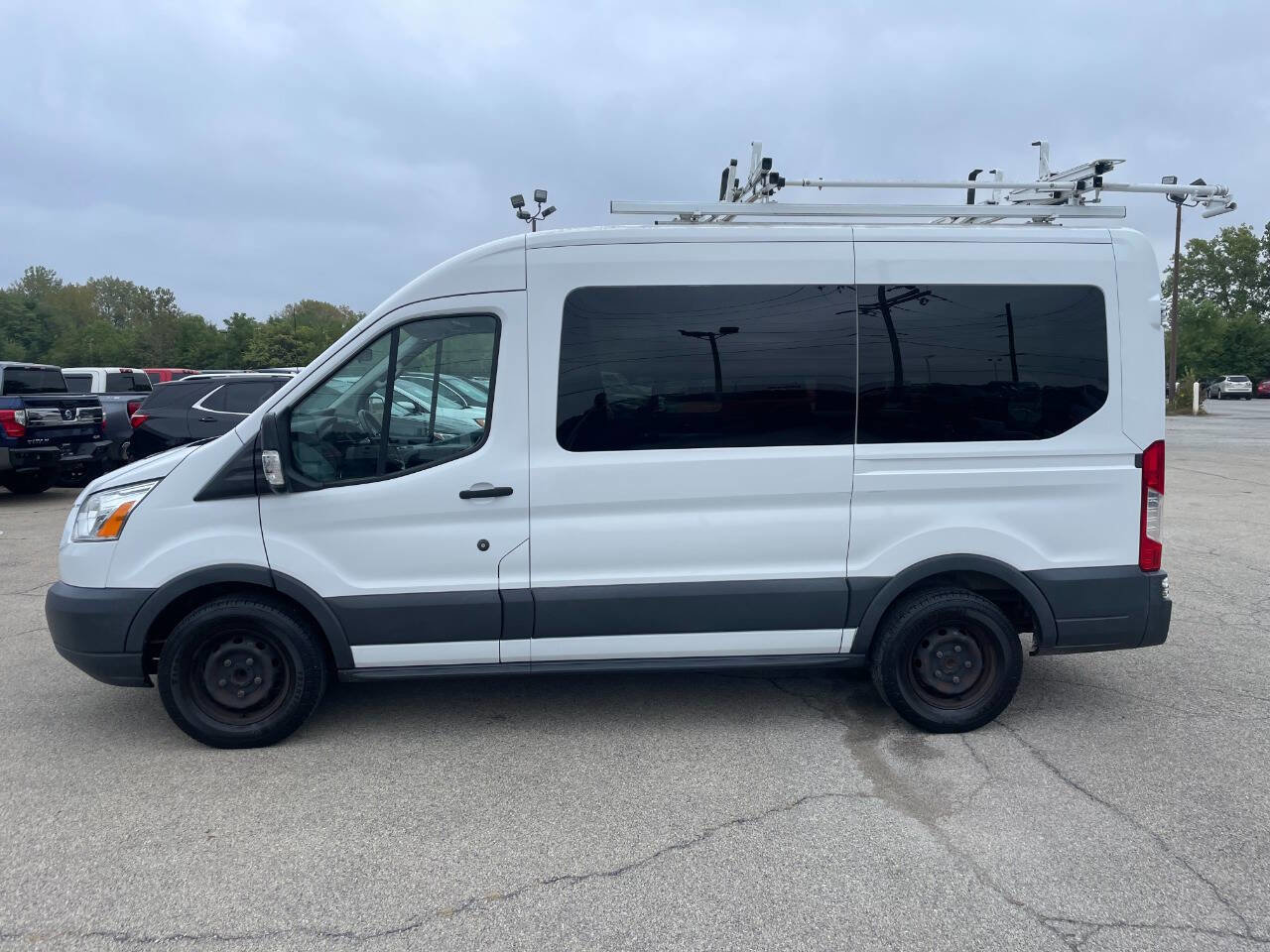 Used 2016 Ford Transit 150 XLT RWD image 2
