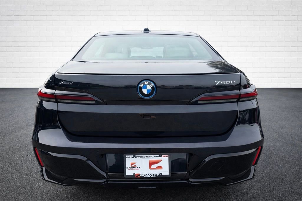Used 2025 BMW 750e xDrive AWD/4WD image 5