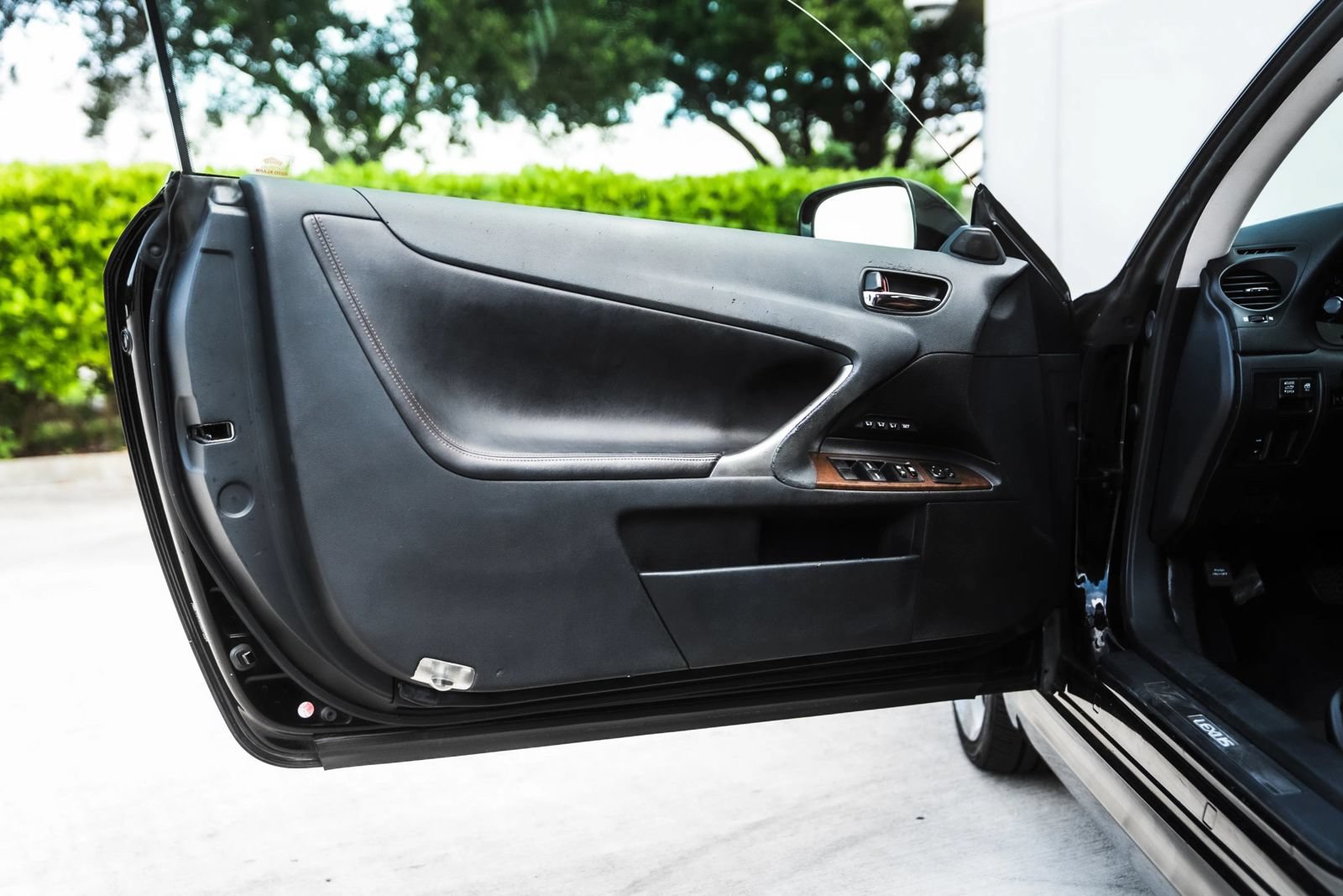 Used 2011 Lexus IS 250C w/ Luxury Pkg RWD image 13
