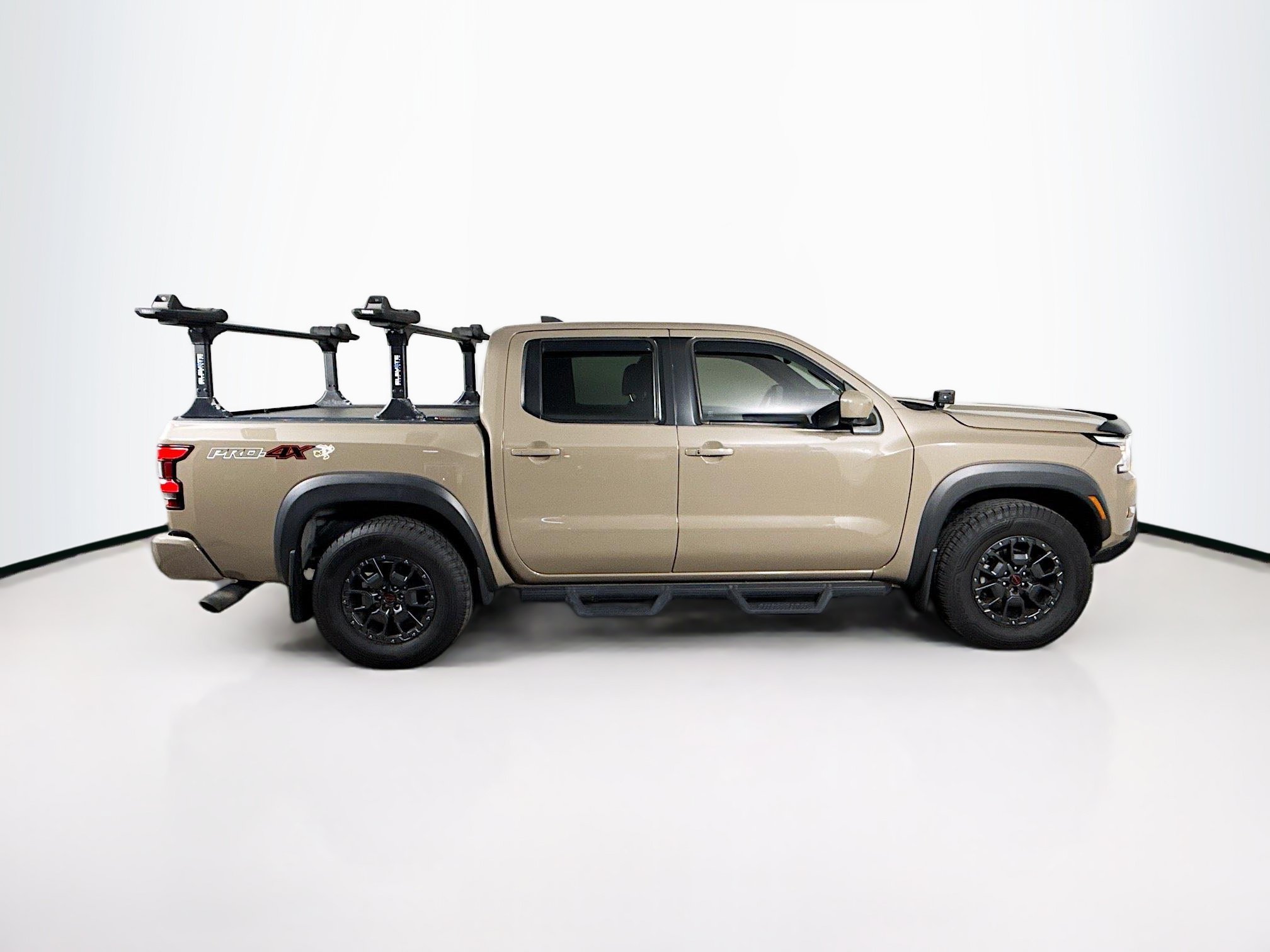 Used 2023 Nissan Frontier PRO-4X w/ Pro-4X Premium Package AWD/4WD image 2