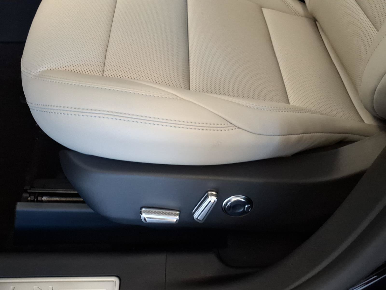 New 2026 Lincoln Nautilus Premier AWD/4WD image 12