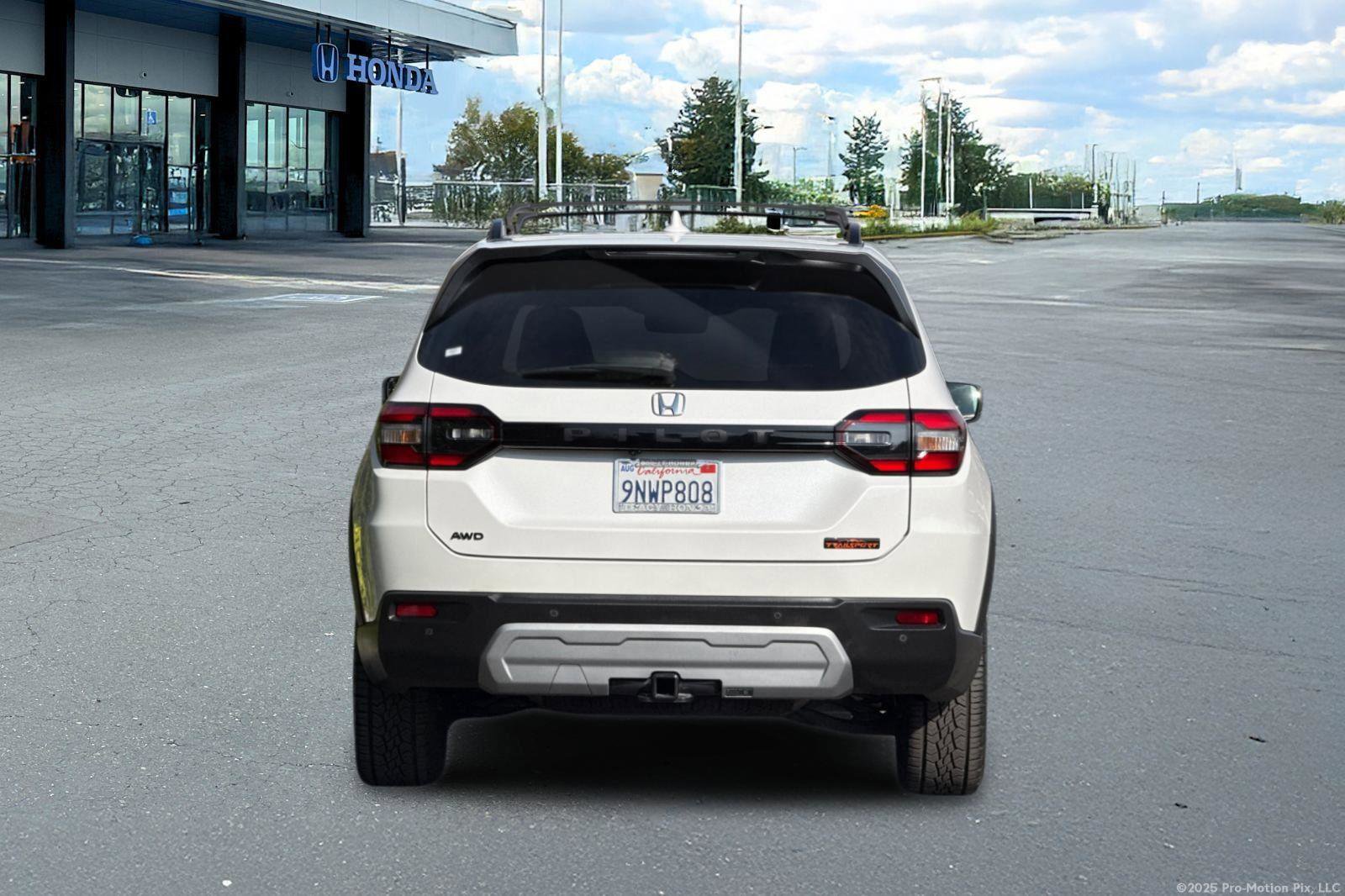 Certified 2025 Honda Pilot TrailSport image 7