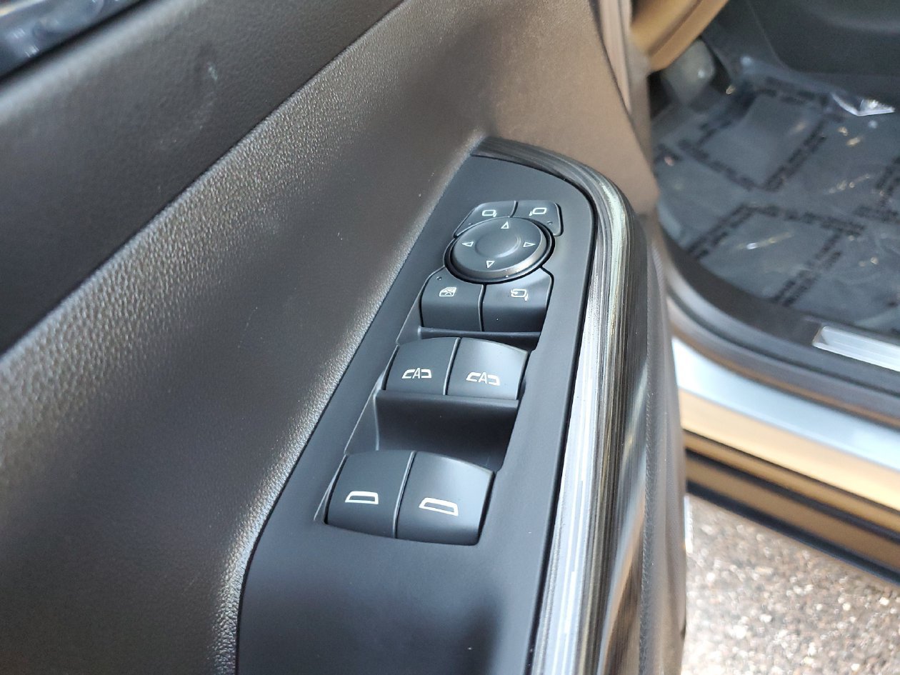 Used 2023 GMC Acadia SLT w/ Technology Package FWD image 17