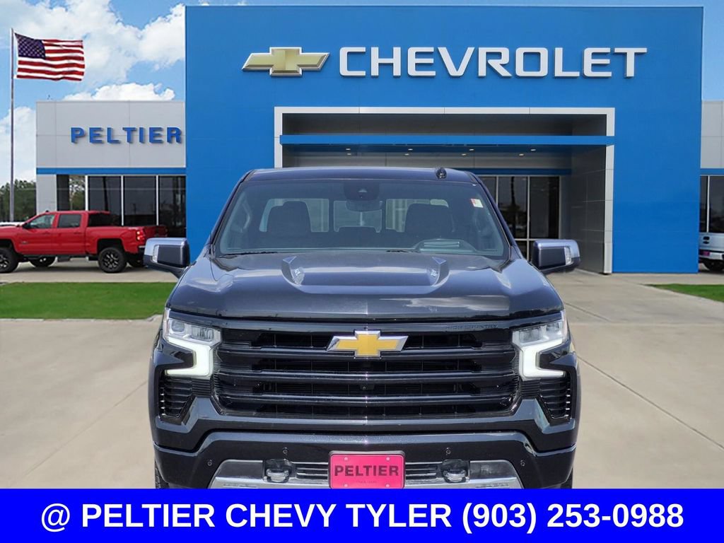 Used 2022 Chevrolet Silverado 1500 High Country w/ High Country Premium Package AWD/4WD image 2