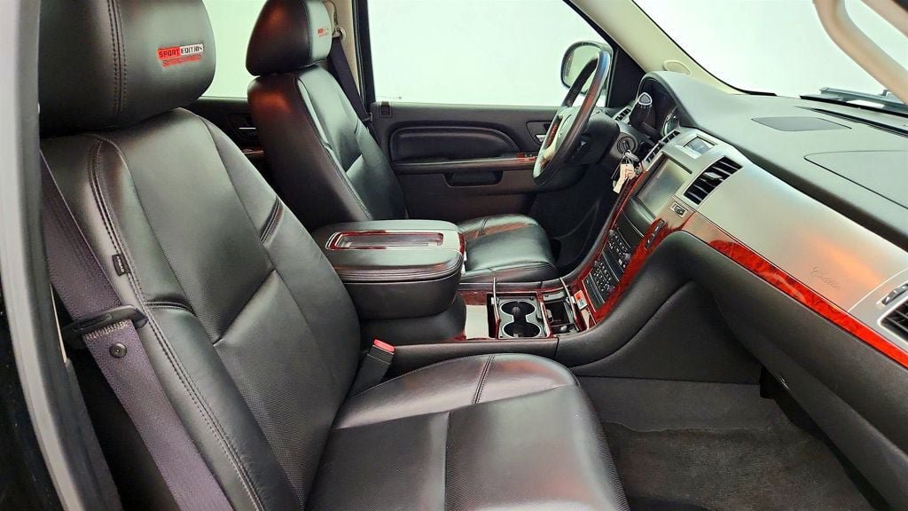 Used 2012 Cadillac Escalade EXT Luxury AWD/4WD image 24