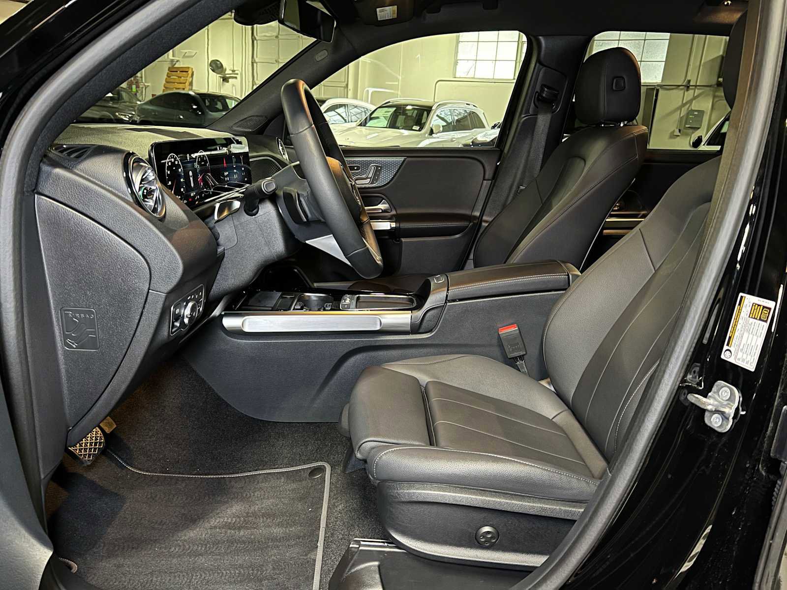 Used 2025 Mercedes-Benz GLB 250 4MATIC image 20