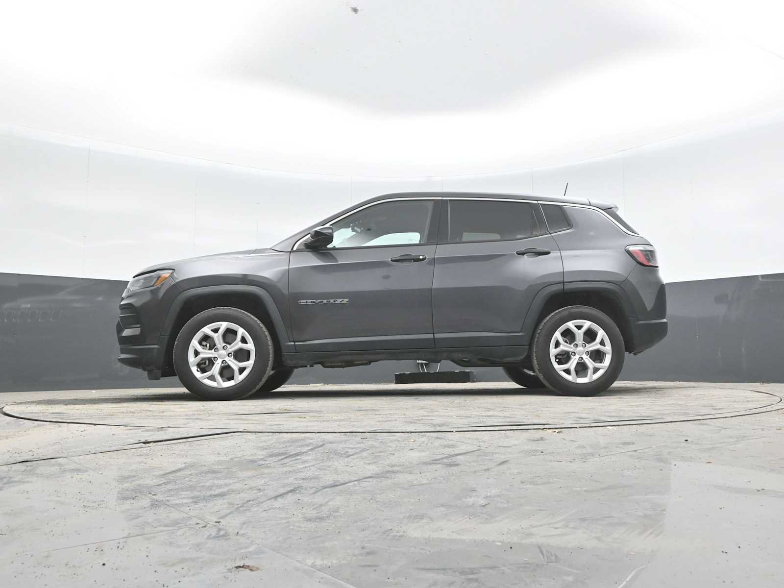 Used 2024 Jeep Compass Sport AWD/4WD image 34