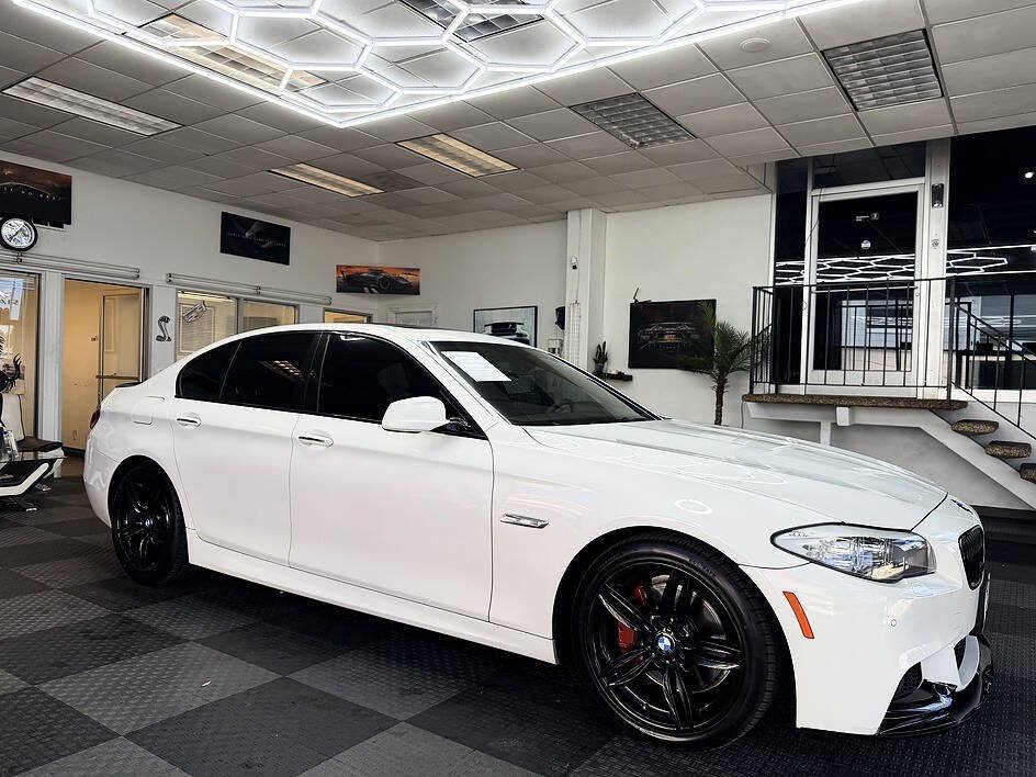 Used 2013 BMW 550i Sedan w/ Executive Pkg RWD image 3