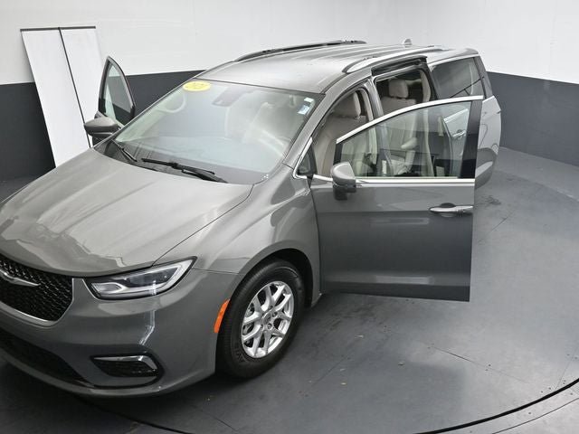 Used 2021 Chrysler Pacifica Touring-L image 36