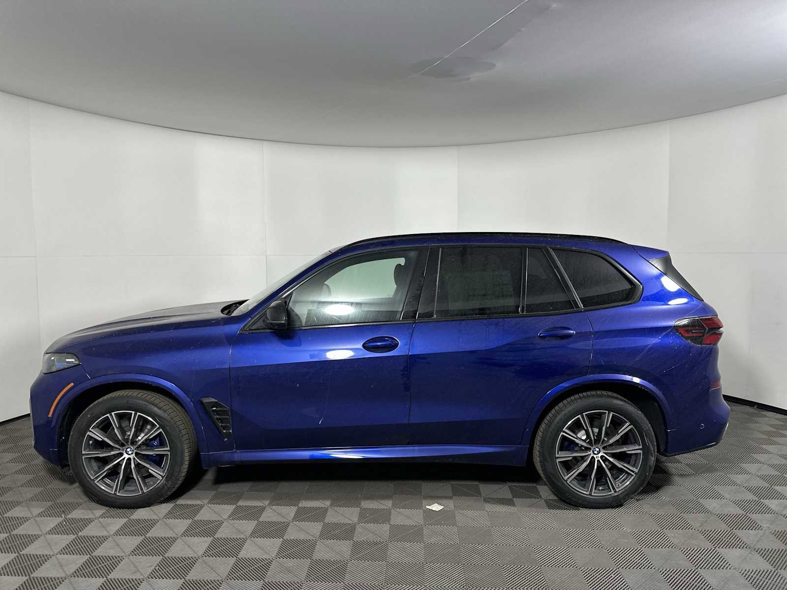 New 2026 BMW X5 M60i w/ Executive Package image 4