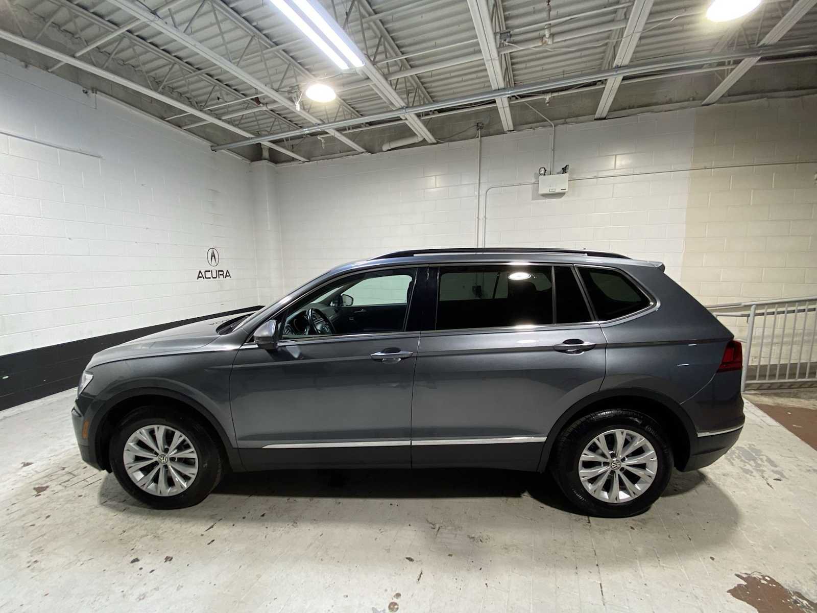 Used 2018 Volkswagen Tiguan SE AWD/4WD image 3