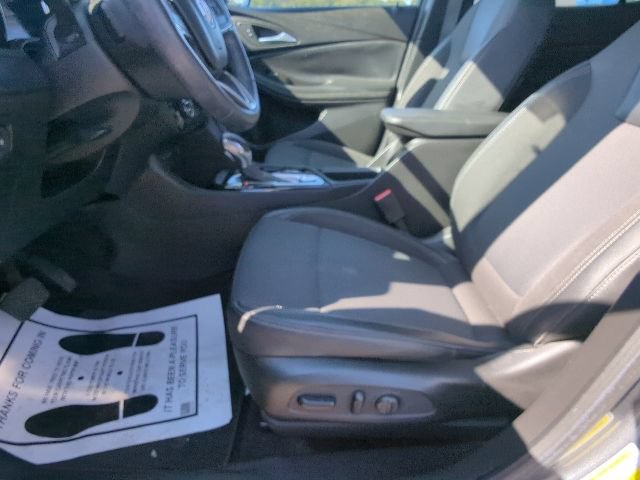 Used 2022 Buick Encore GX Select w/ Sport Touring Package FWD image 10