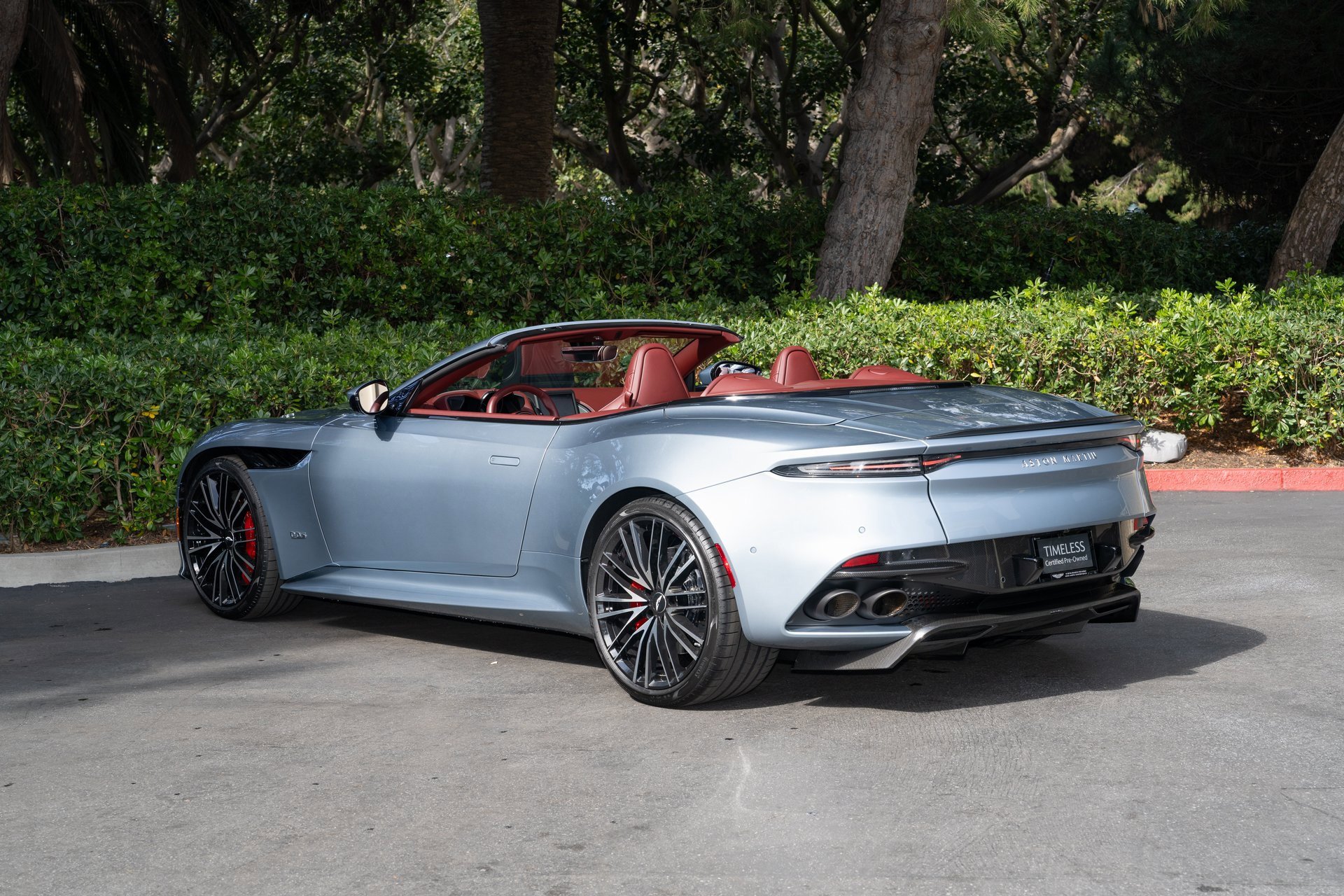 Used 2021 Aston Martin DBS Superleggera Volante image 5
