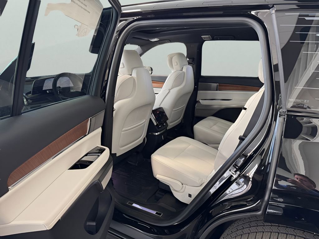New 2026 Cadillac Vistiq Sport w/ LPO, Floor Liner Package AWD/4WD image 10