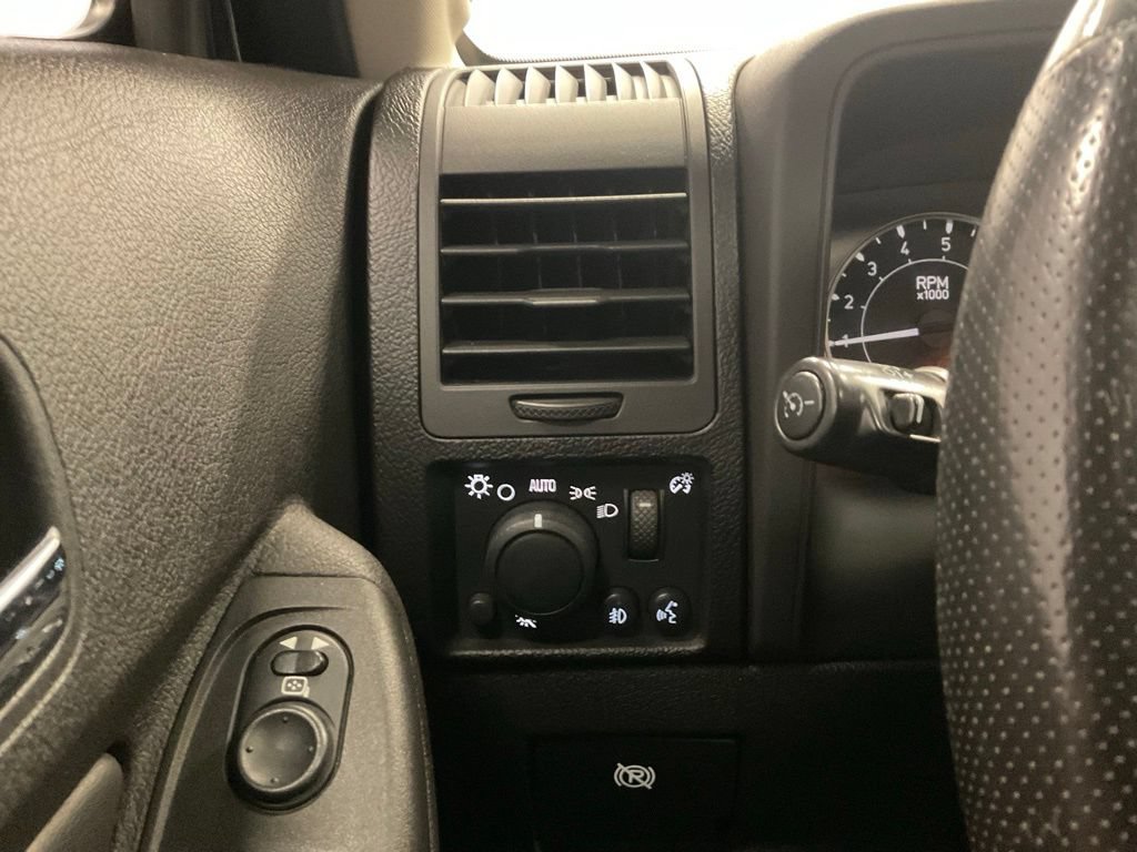 Used 2009 HUMMER H3T Luxury AWD/4WD image 13