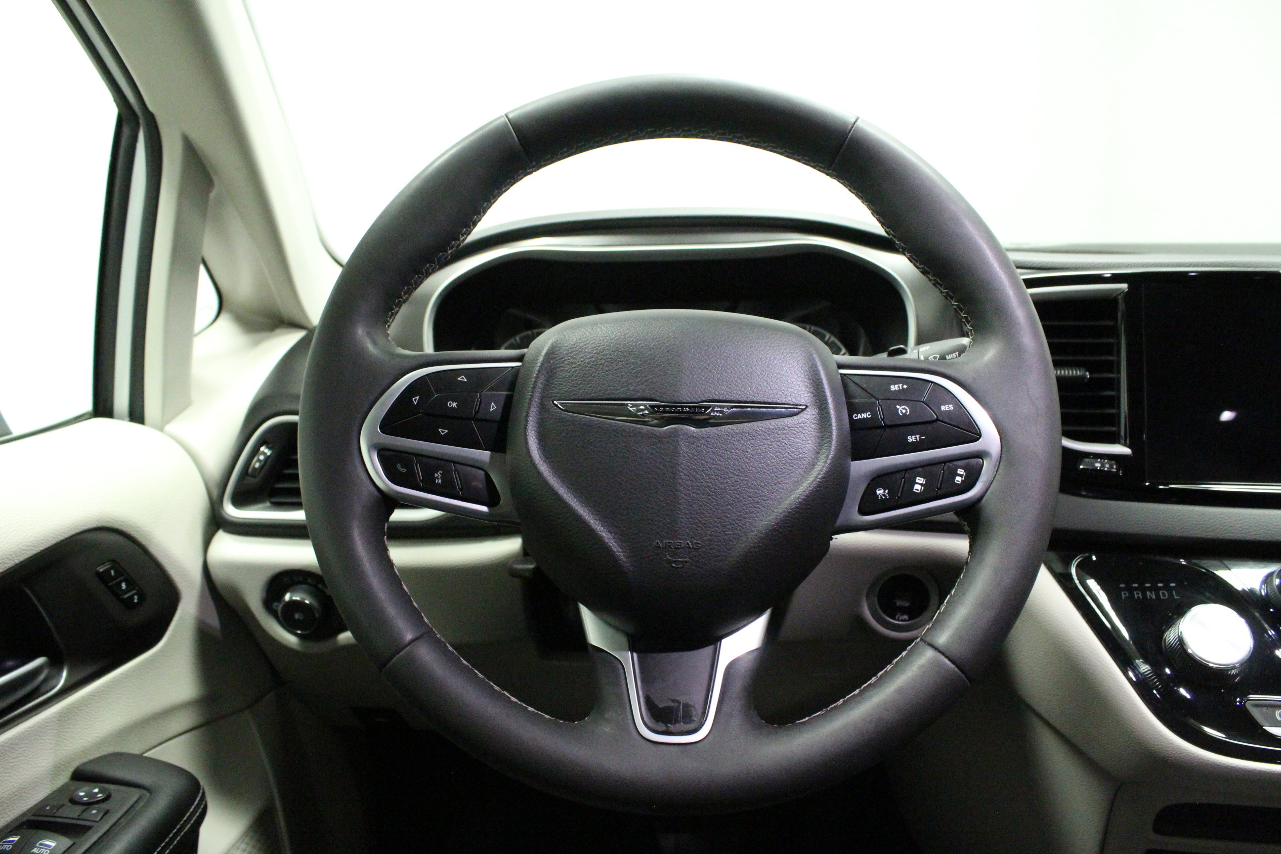 Used 2024 Chrysler Pacifica Touring-L FWD image 28