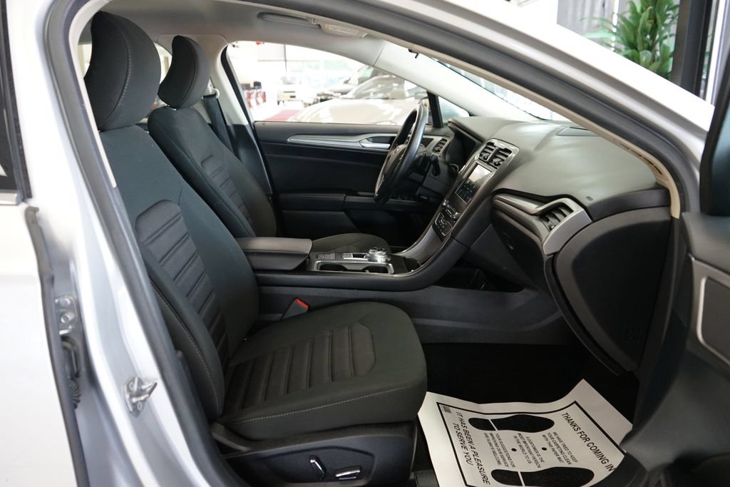 Used 2018 Ford Fusion SE w/ Fusion SE Technology Package FWD image 40