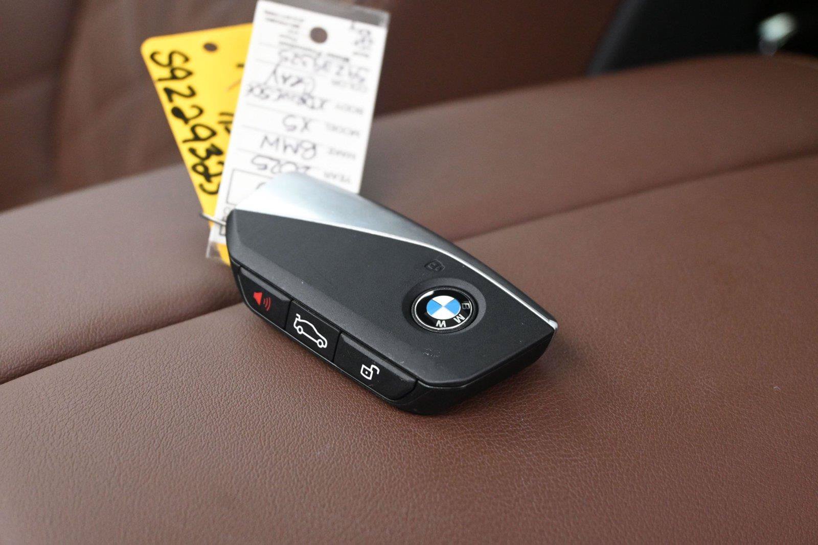 Used 2025 BMW X5 xDrive50e AWD/4WD image 27