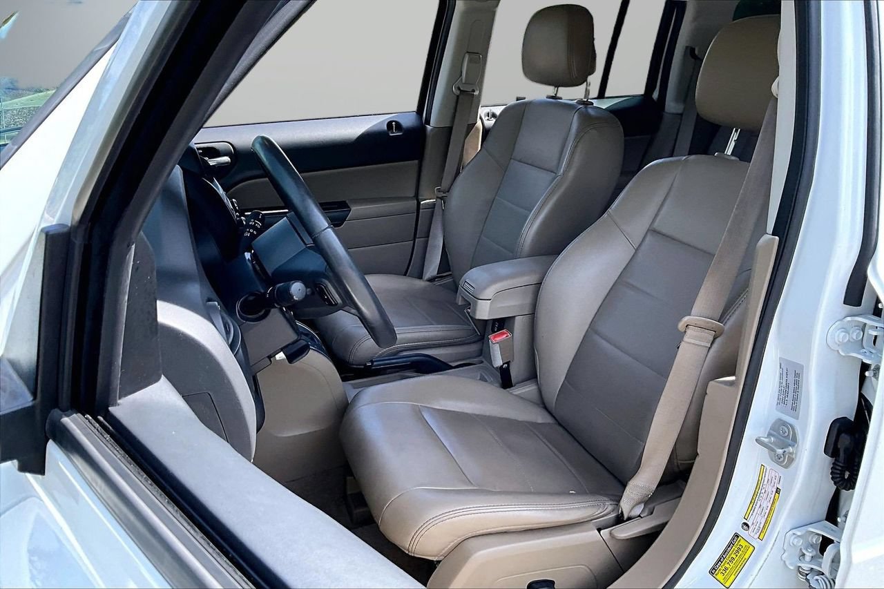 Used 2015 Jeep Patriot High Altitude FWD image 19