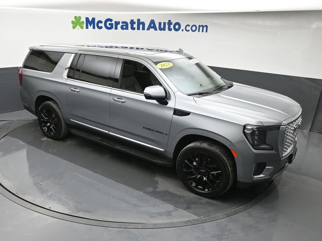 Used 2023 GMC Yukon XL Denali w/ Advanced Technology Package AWD/4WD image 3