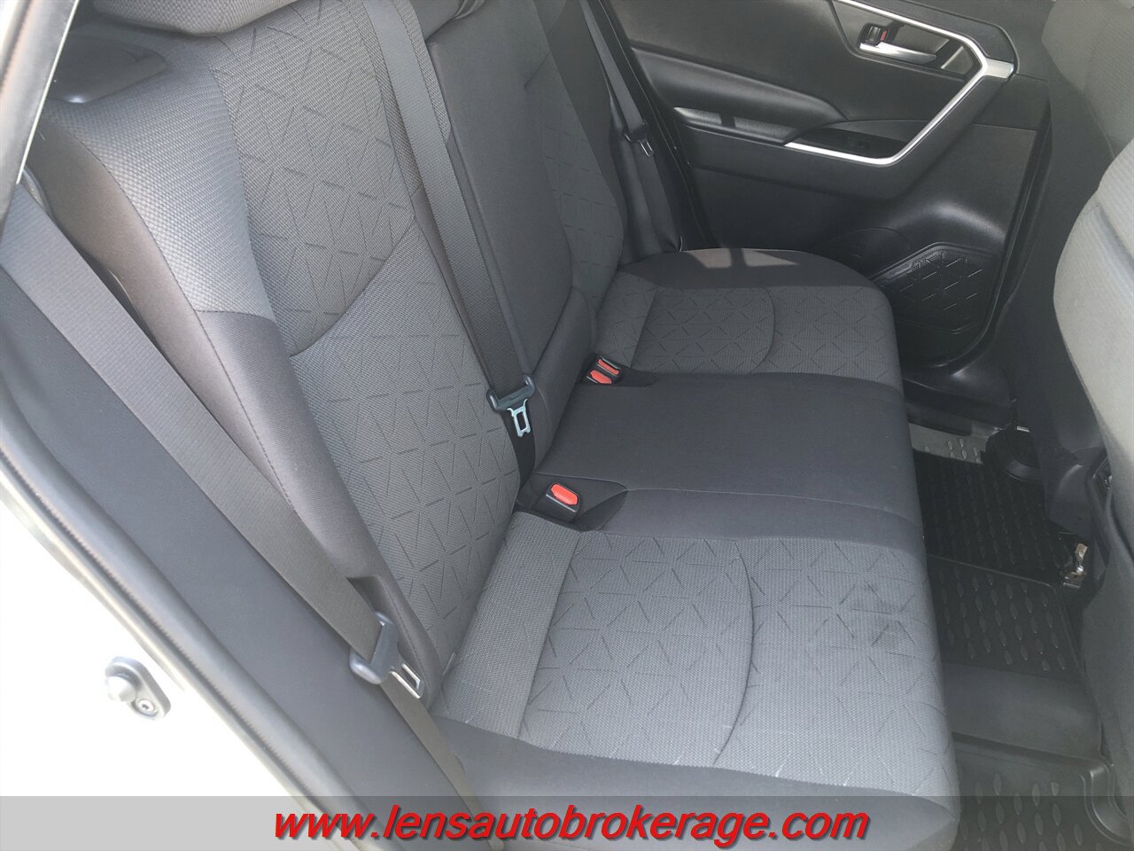 Used 2021 Toyota RAV4 XLE AWD/4WD image 19