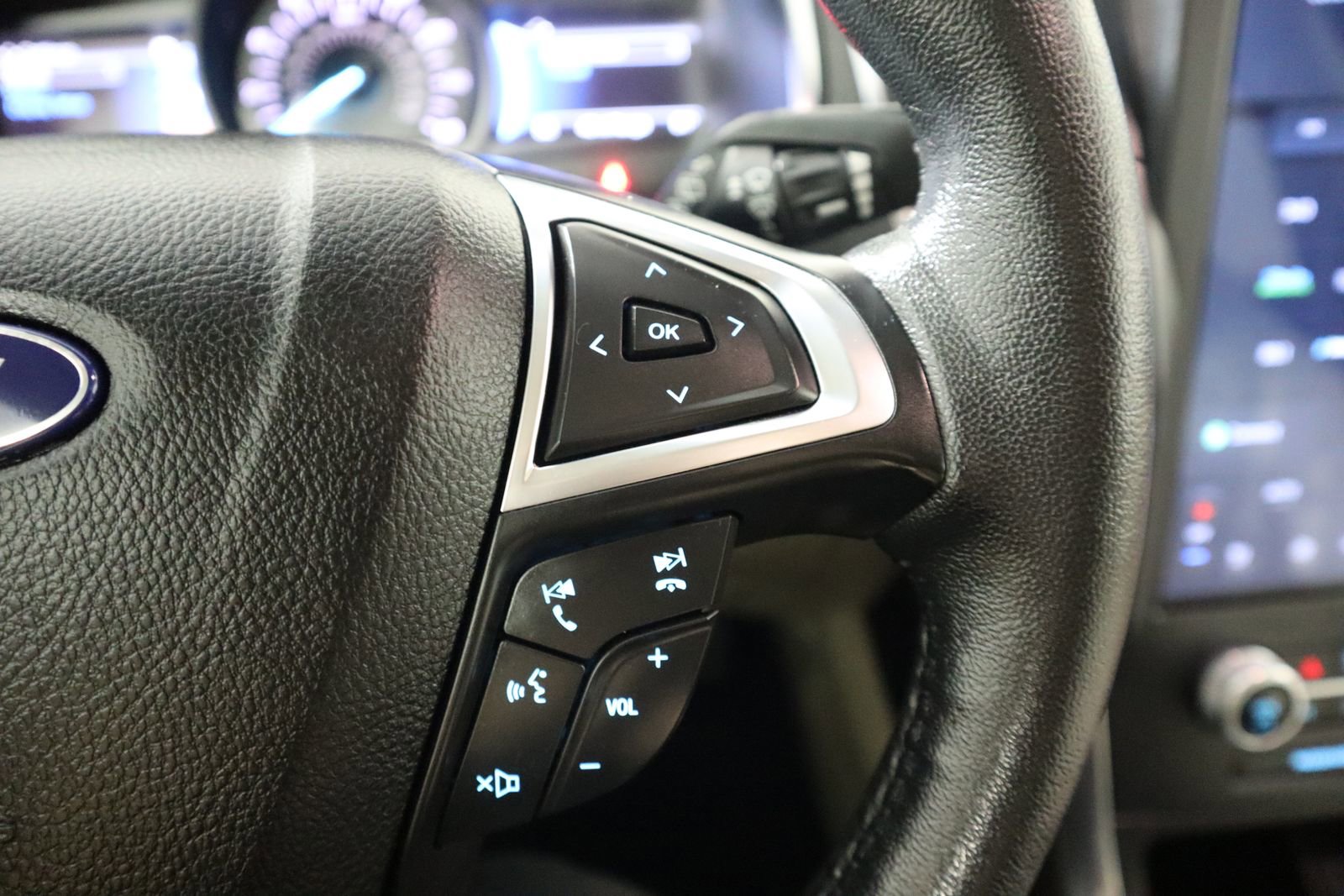 Used 2021 Ford Edge Titanium w/ Cargo Accessory Package image 30