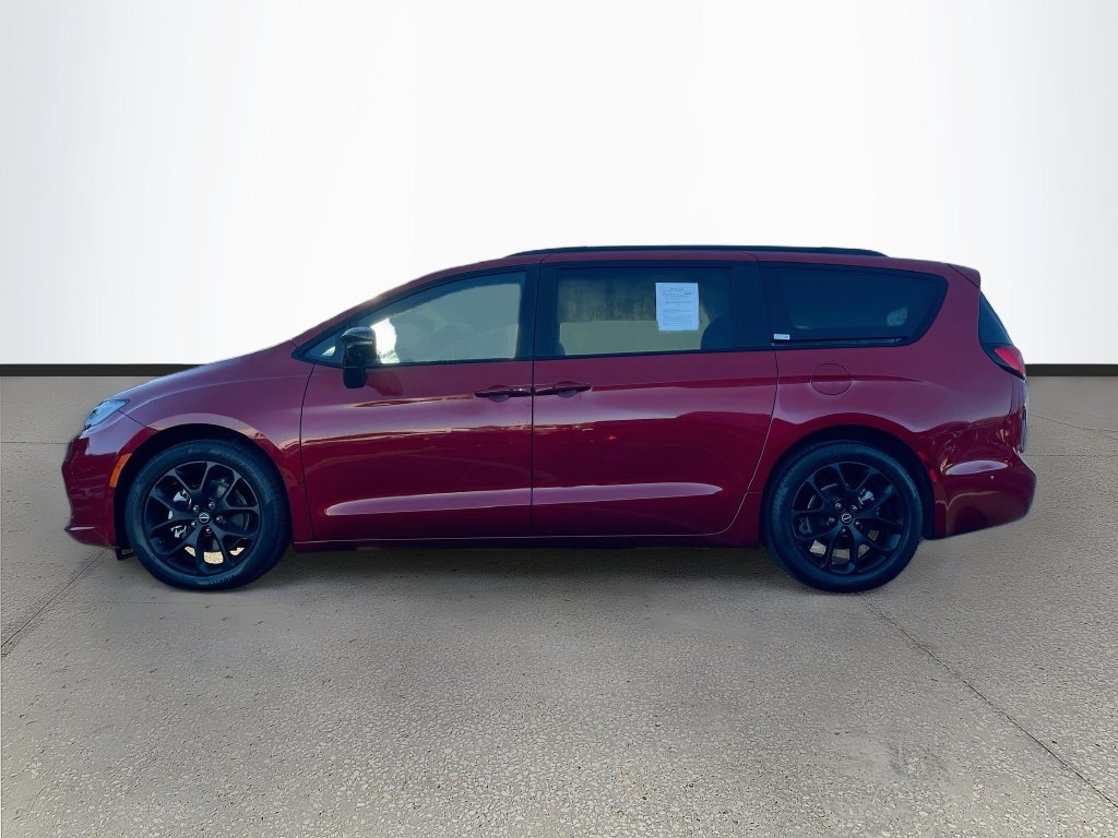 Used 2025 Chrysler Pacifica Limited FWD image 4