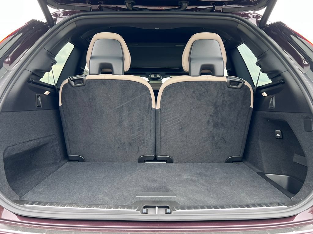 New 2026 Volvo XC90 B6 Plus w/ Protection Package Premier AWD/4WD image 36