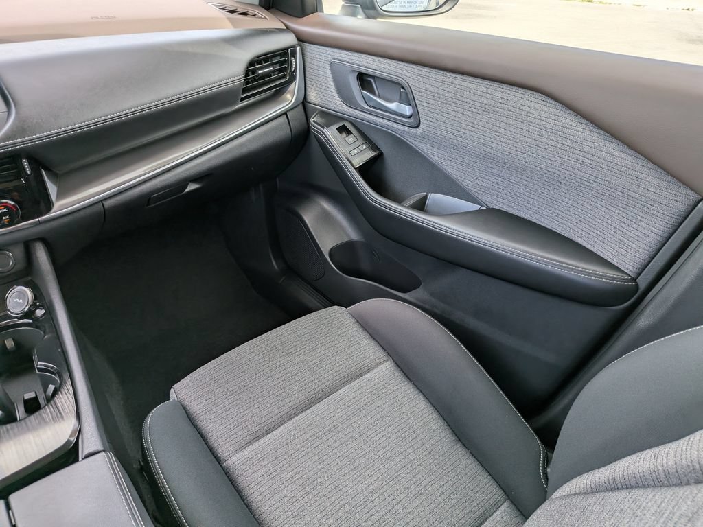 Used 2021 Nissan Rogue SV FWD image 18