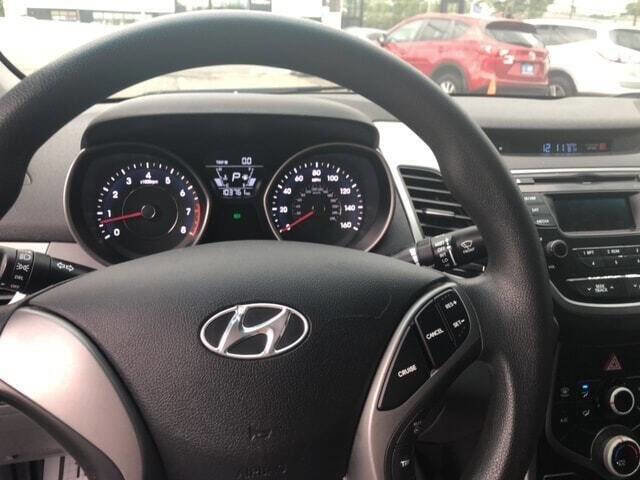 Used 2014 Hyundai Elantra SE image 18