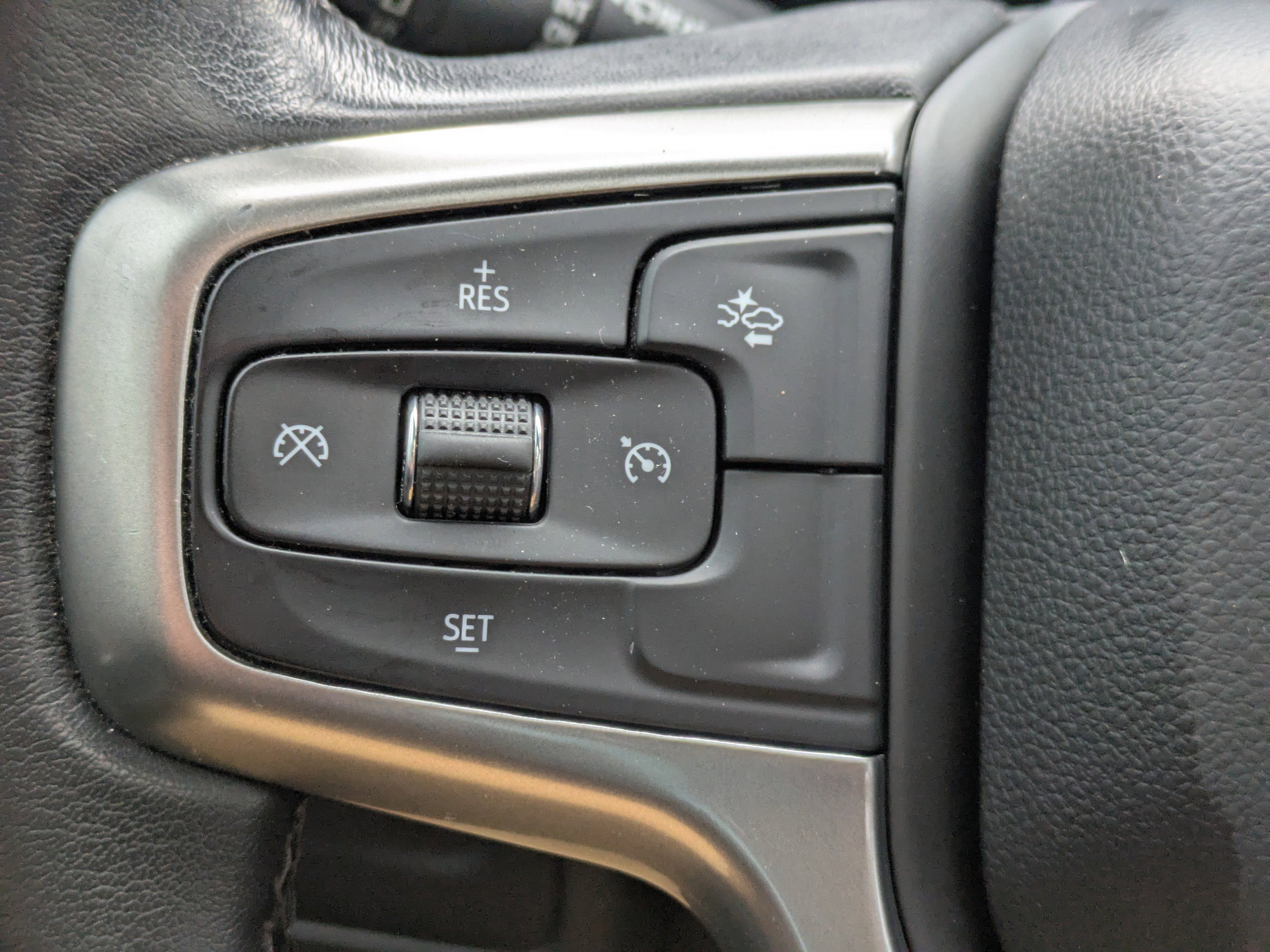 Used 2021 Chevrolet Suburban LT image 28