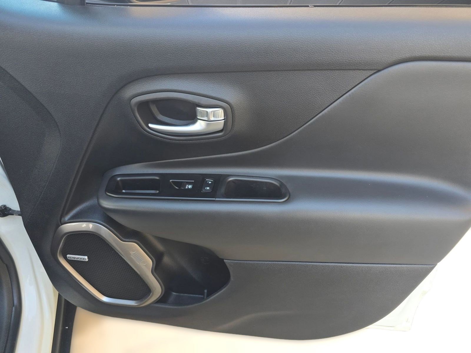 Used 2020 Jeep Renegade Limited image 21