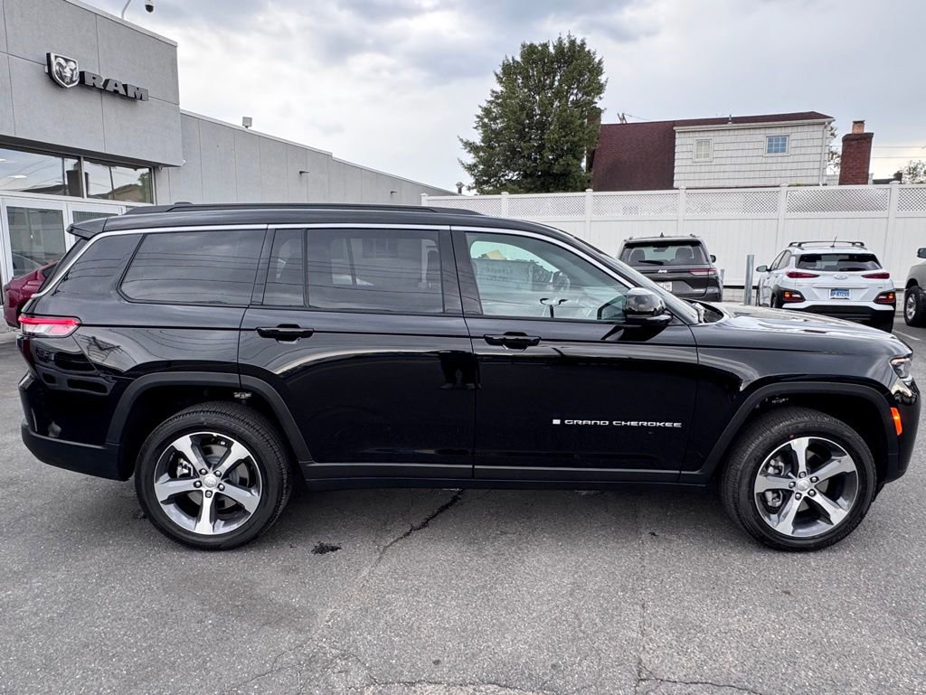 New 2026 Jeep Grand Cherokee L Limited AWD/4WD image 8
