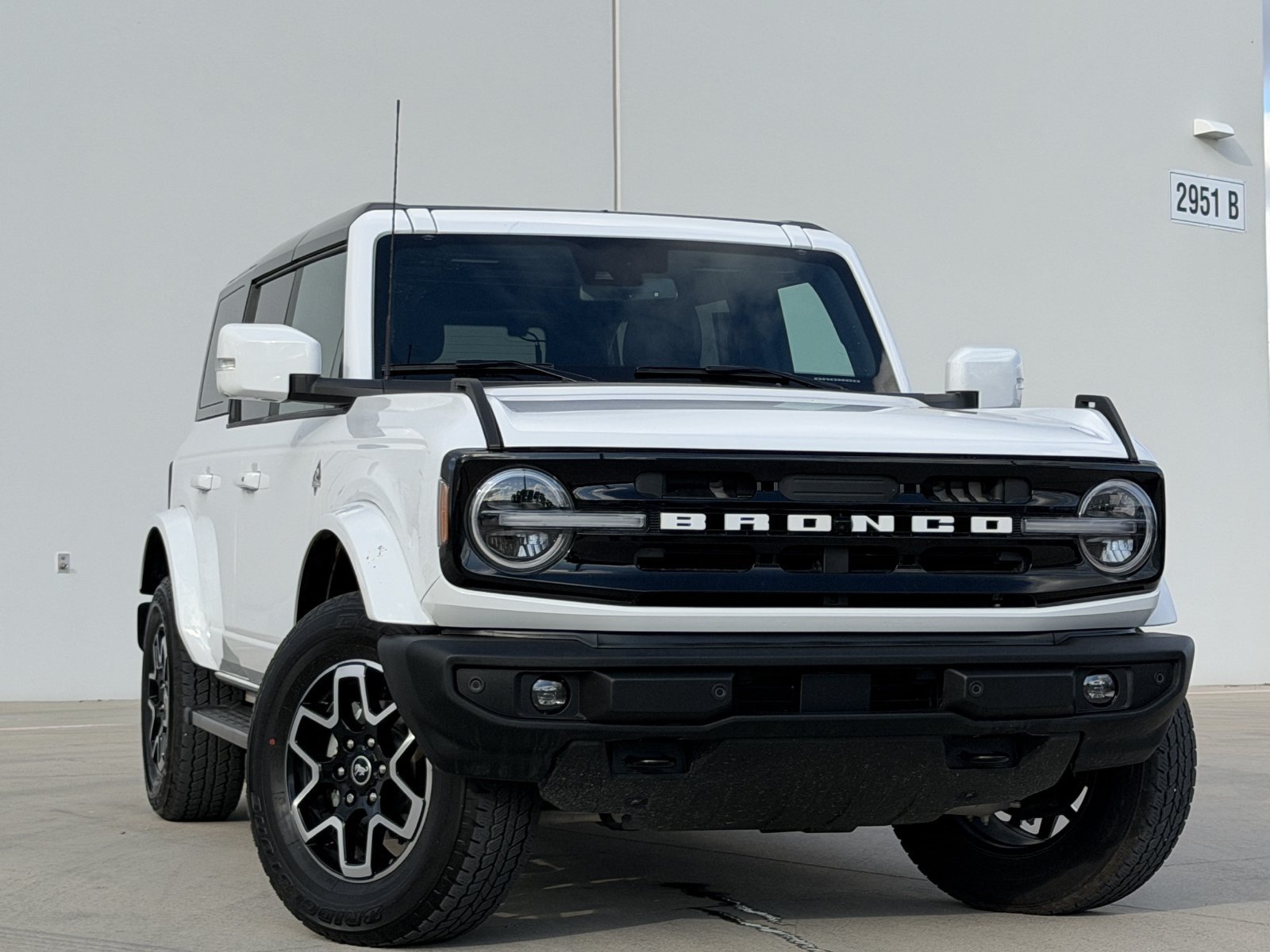 Used 2024 Ford Bronco Outer Banks AWD/4WD image 2
