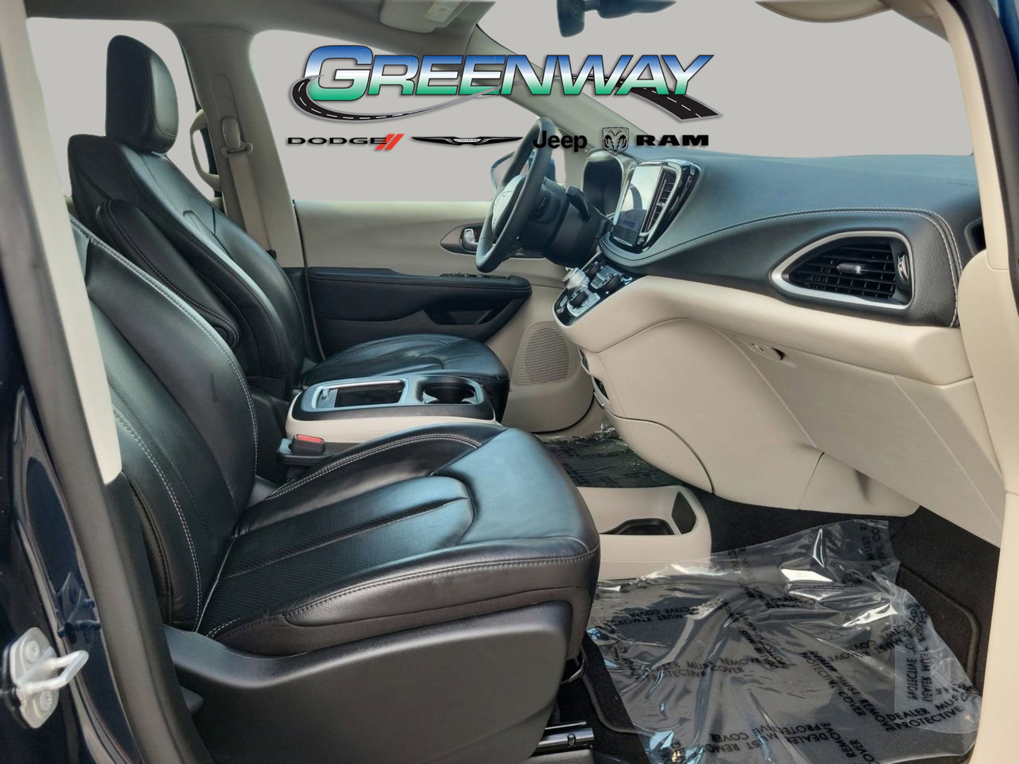 Used 2022 Chrysler Pacifica Touring-L image 10