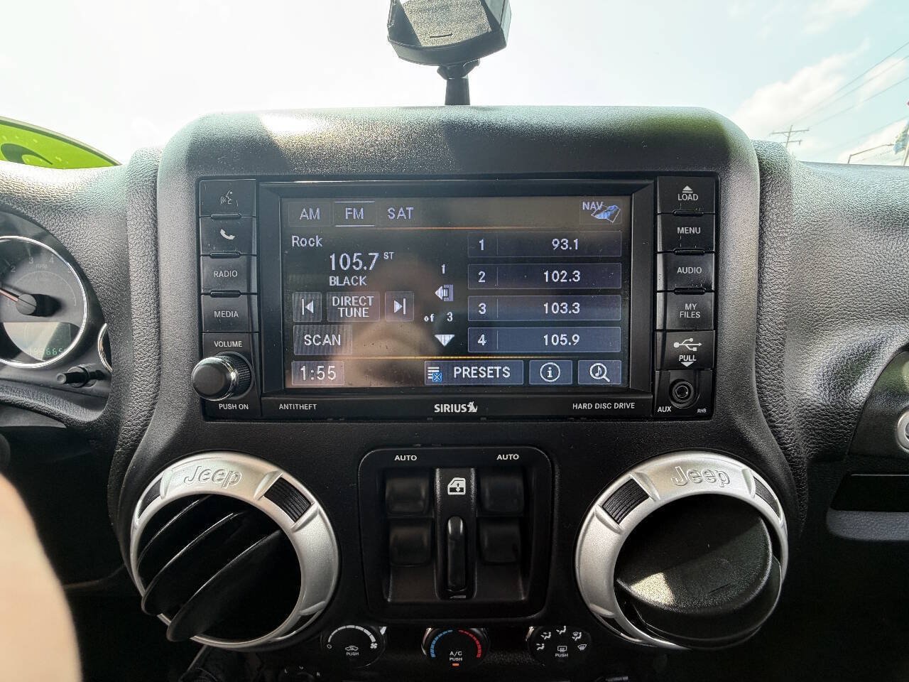 Used 2018 Jeep Wrangler Unlimited Sahara w/ Dual Top Group AWD/4WD image 23