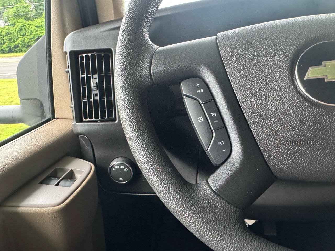 Used 2019 Chevrolet Express 4500 w/ RV Package RWD image 45