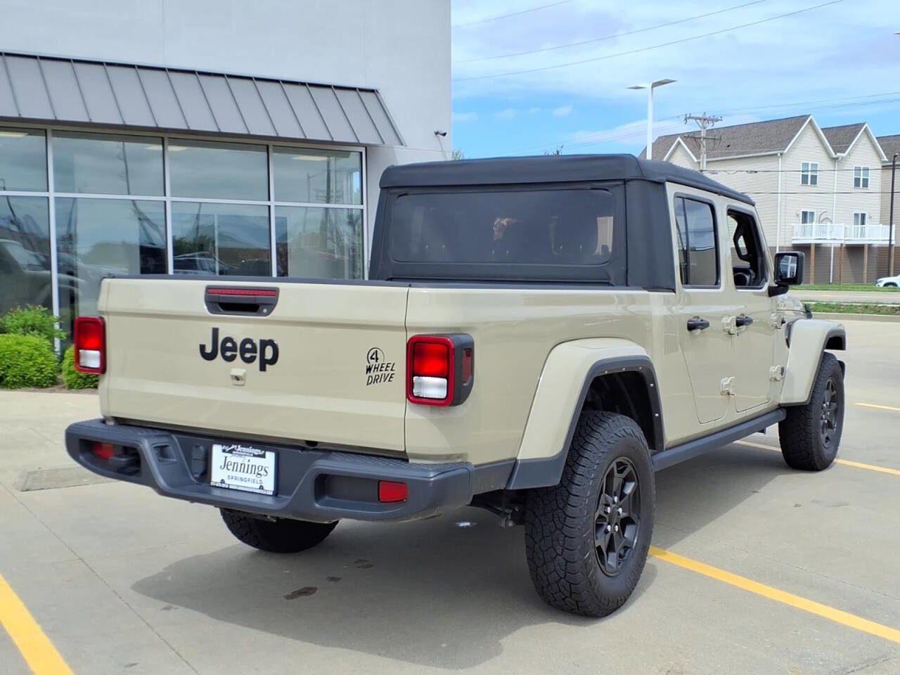 Used 2022 Jeep Gladiator Sport AWD/4WD image 3