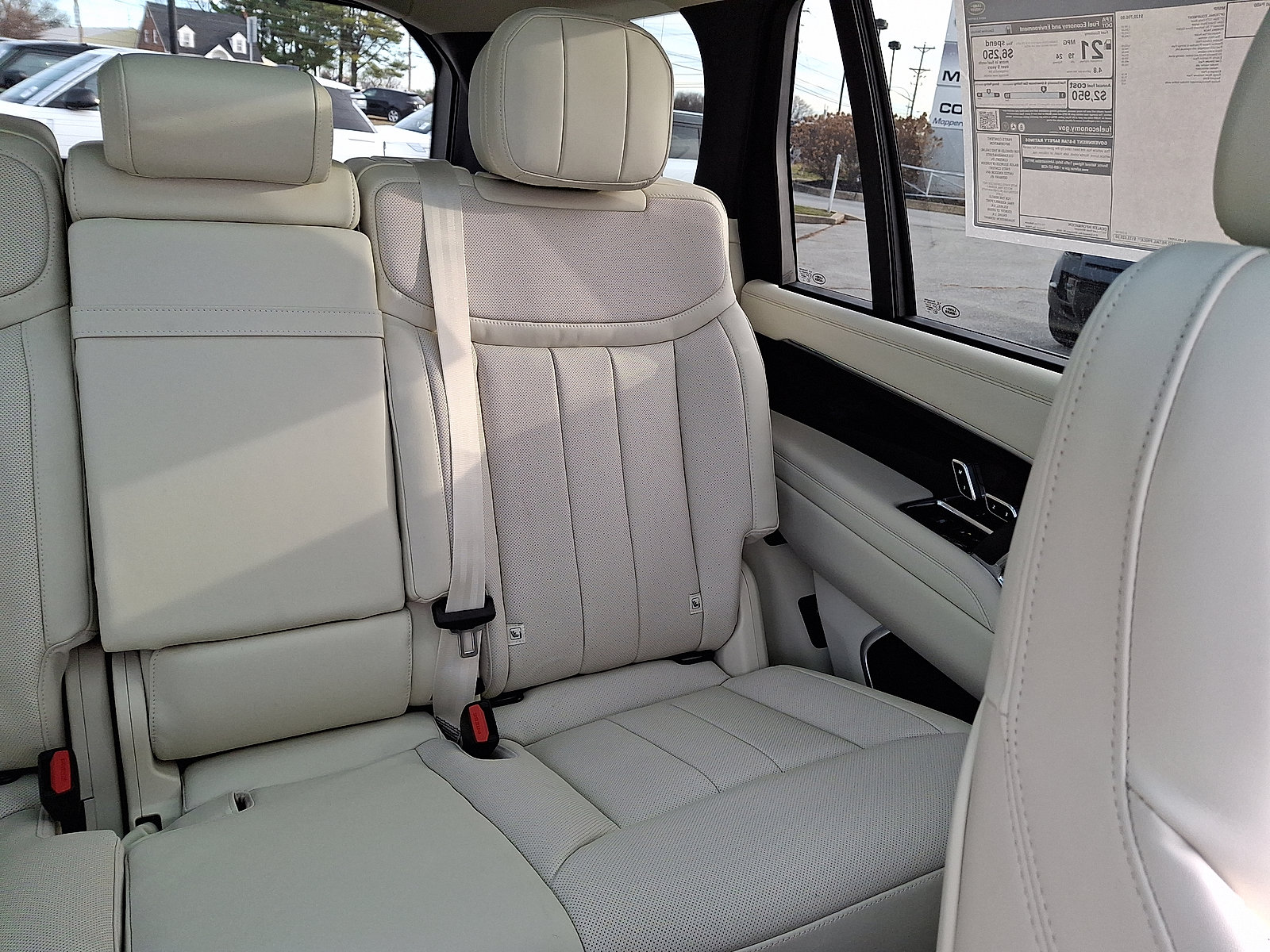 New 2026 Land Rover Range Rover Long Wheelbase SE image 17