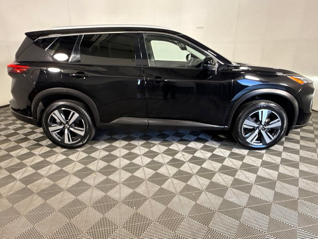 Used 2024 Nissan Rogue SL AWD/4WD image 12