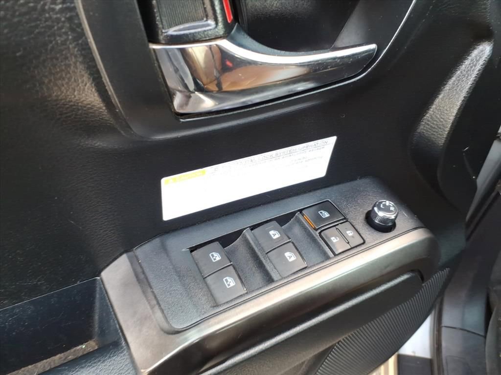 Used 2017 Toyota Tacoma TRD Off-Road image 16