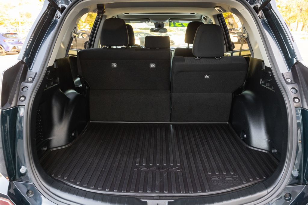 Used 2018 Toyota RAV4 XLE w/ All Weather Liner Package FWD image 8