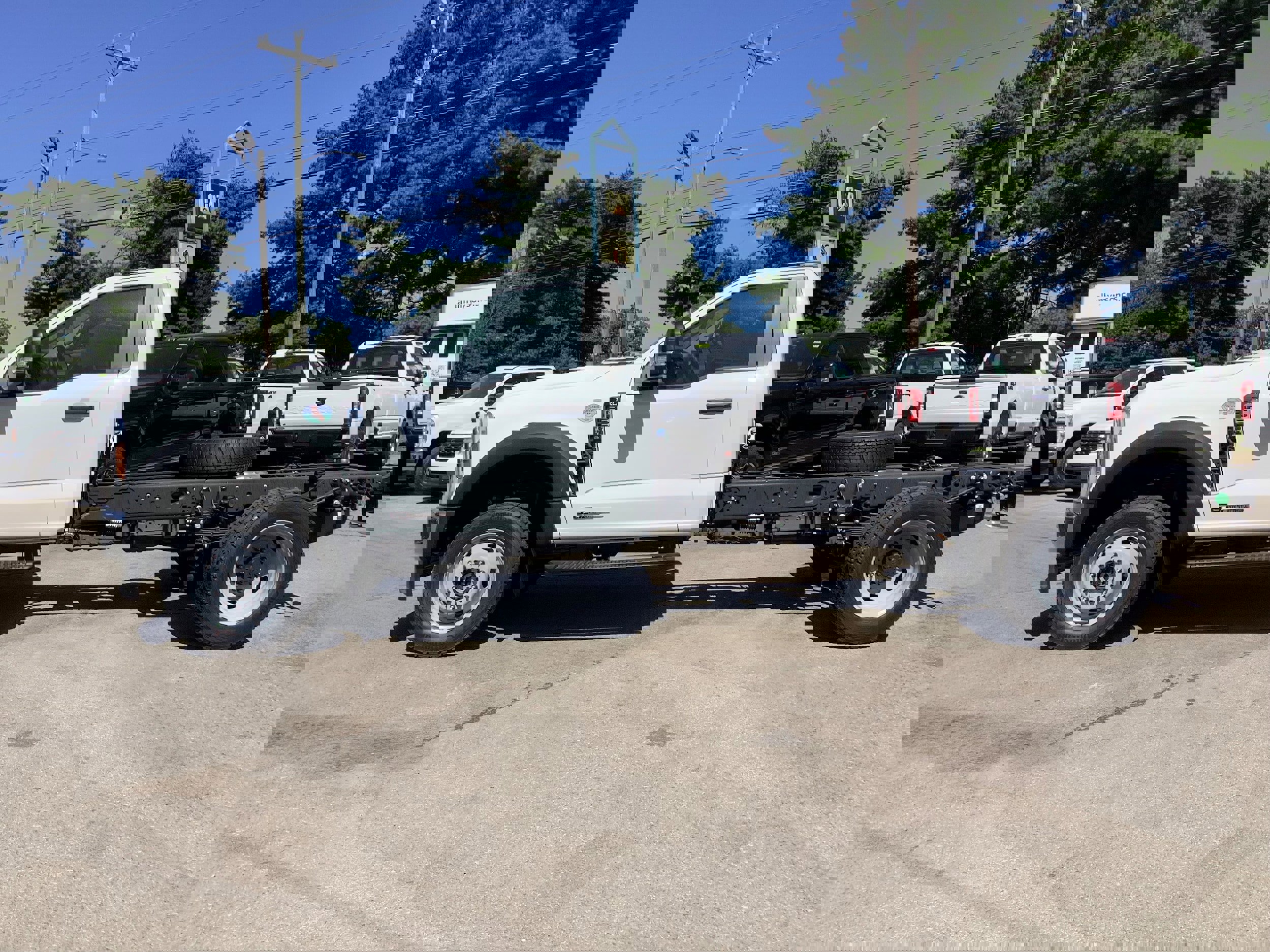 New 2025 Ford F550 4x4 Regular Cab Super Duty image 4