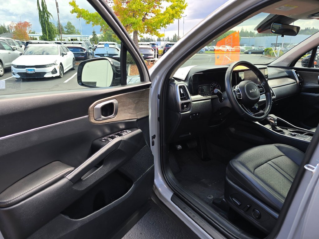 Used 2023 Kia Sorento S w/ Panoramic Sunroof Package AWD/4WD image 7