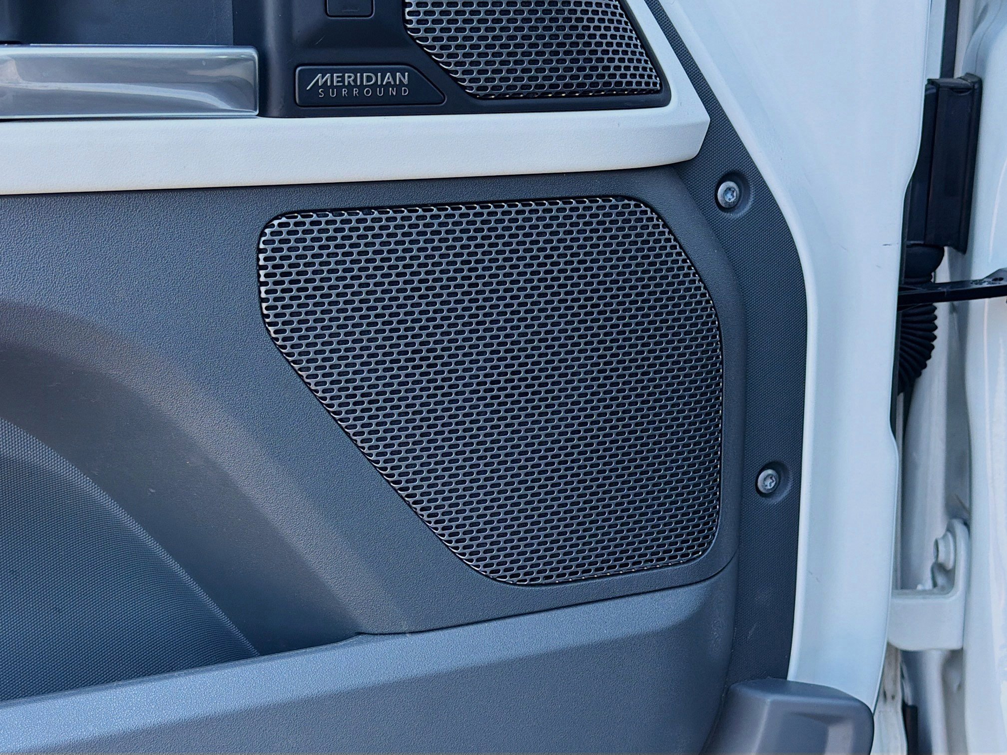 Used 2022 Land Rover Defender 110 SE image 24