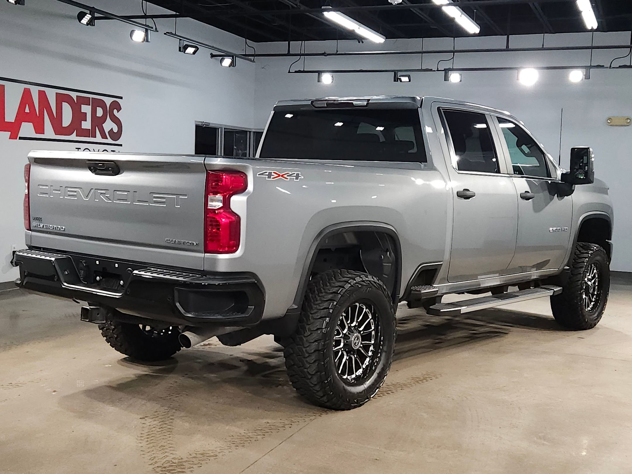 Used 2024 Chevrolet Silverado 2500 Custom w/ Custom Value Package image 7